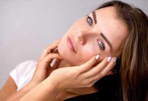 Read more about the article למה חשוב להשתמש בסרום לעור הפנים?